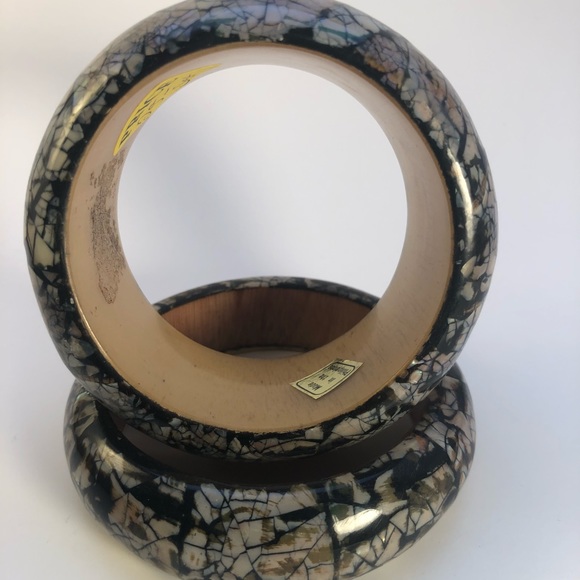 Beautiful Crackle Wooden Bangle - Picture 4 of 5